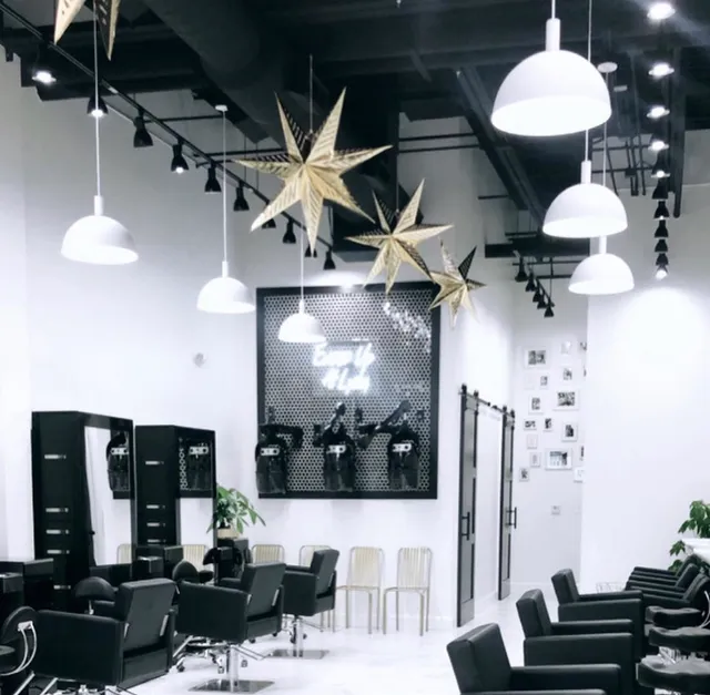LYRA Salon