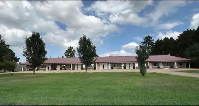 DeQueen Country Club and Motel