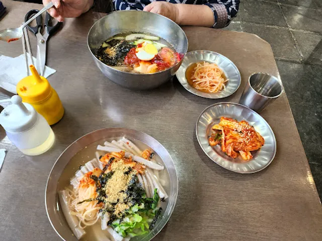 앞산손메밀묵집