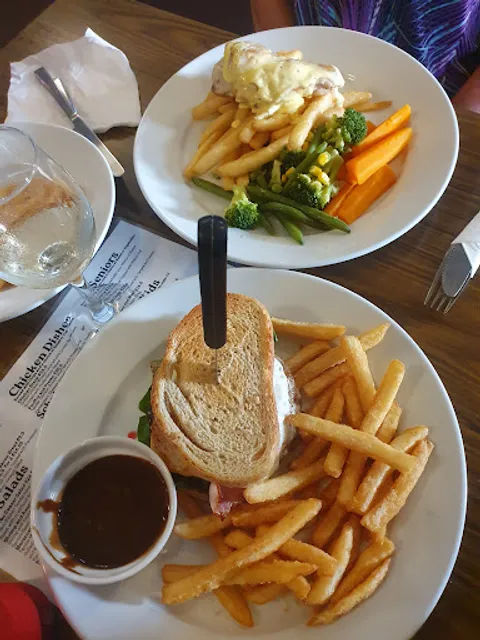 Commercial Hotel Lake Boga