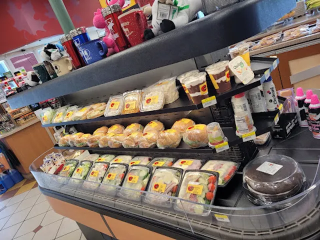 Nouria's Kitchen Featuring Amato's