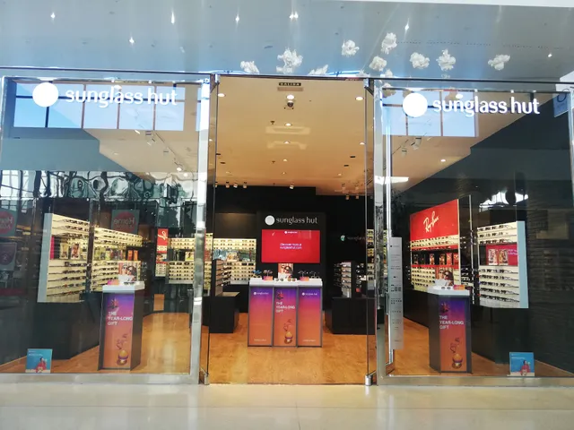 Sunglass Hut - Coruña The Style Outlets