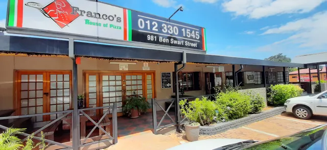 Franco's pizza restaurant and bar