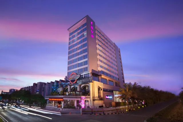 fave hotel Solo Baru