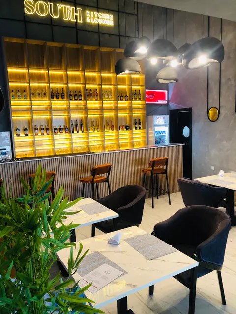 South Kitchen & Lounge