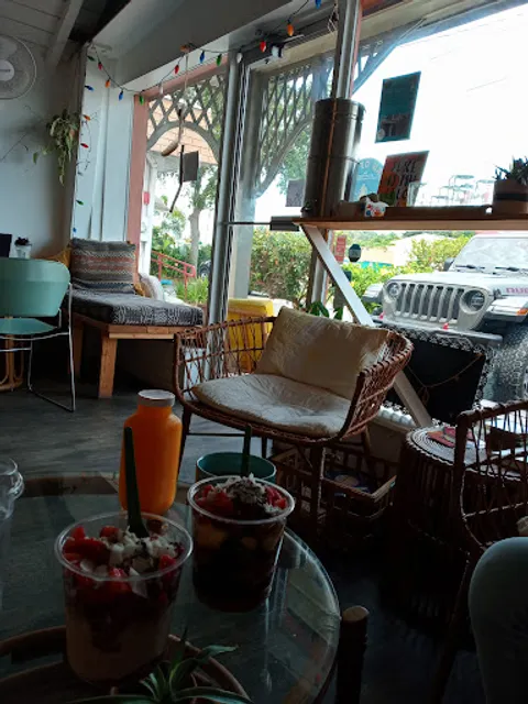 Escape Root Juice + Coffee