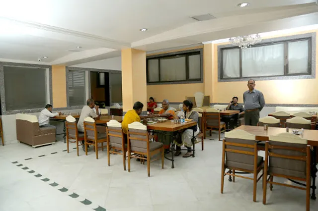 Surguru Veg Restaurant ஸற்குரு உணவகம்