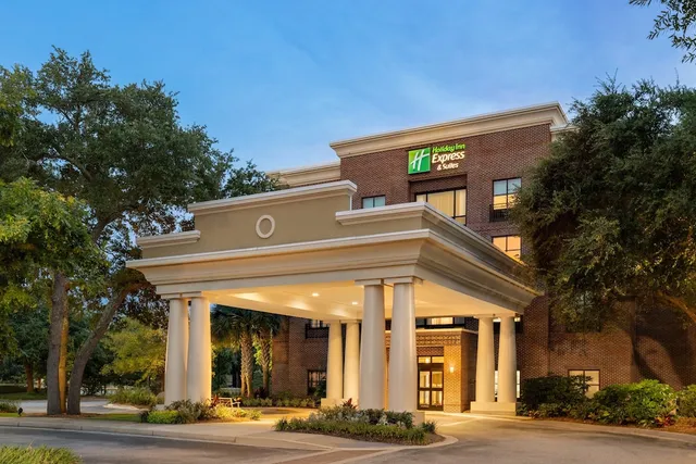 Holiday Inn Express & Suites