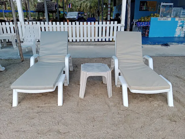 Mali Beach Restaurants, Huai Yang