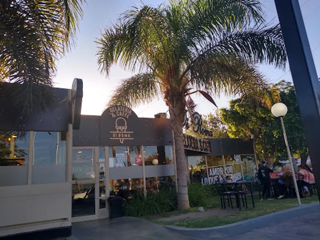 Heladería y Cafetería Di Roma Acceso