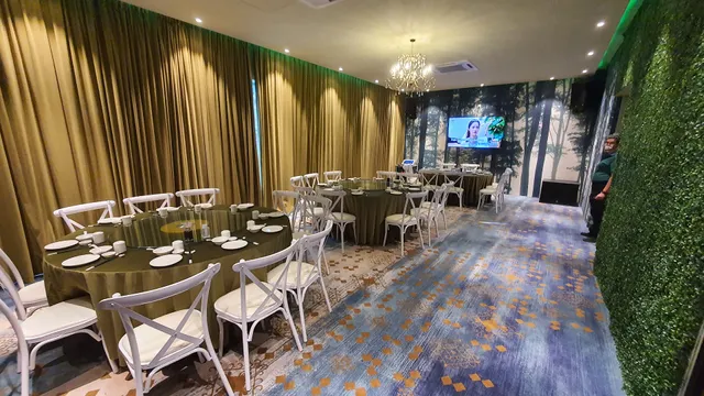 Jade Dragon Restaurant