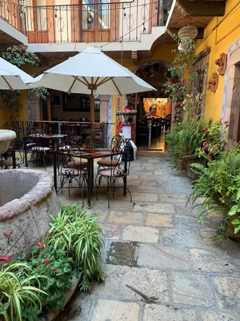 Desde 1945 La Bugambilia