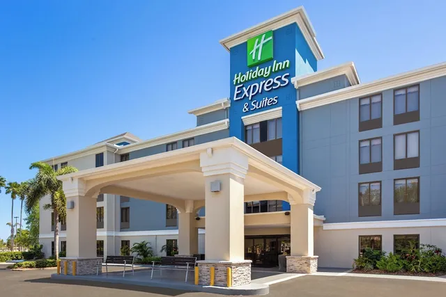 Holiday Inn Express & Suites Tampa/Rocky Point Island