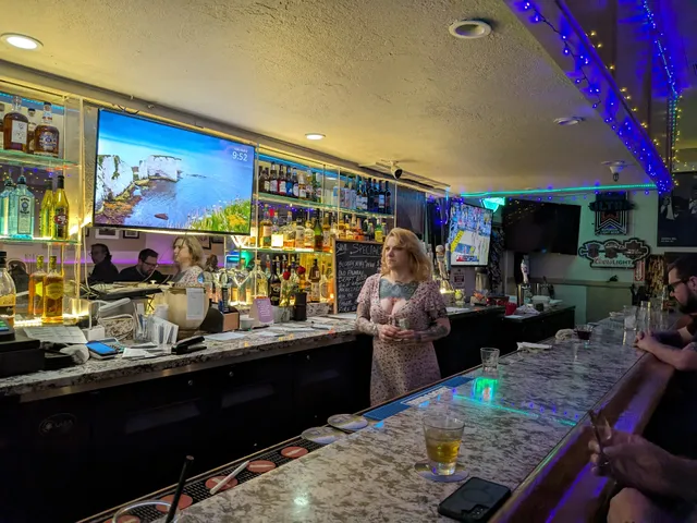 Beehive Sports Bar & Grill