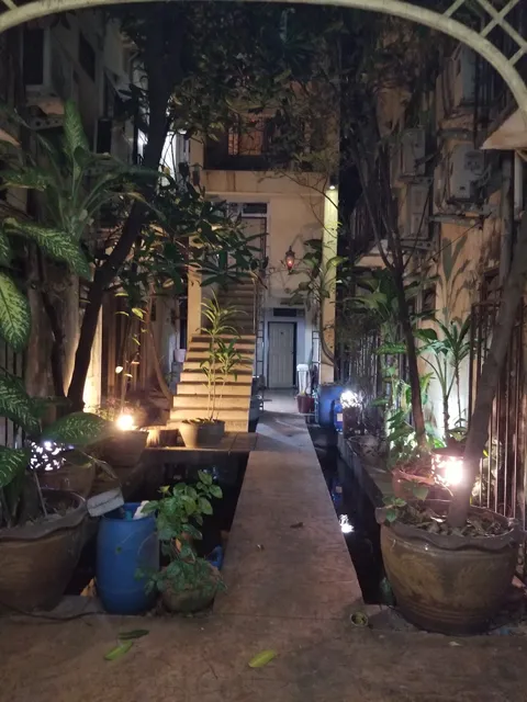 Suea Yai Guest House