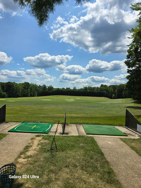 Four Seasons Golf Center (public golf range)