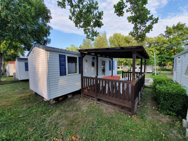 NaturExpert Mobilházak az alsóörsi Pelso kempingben