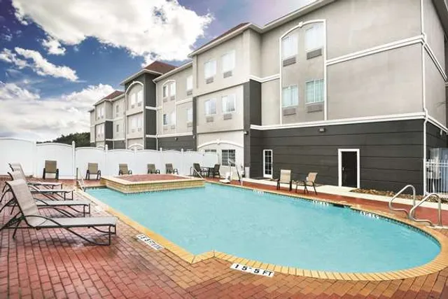 La Quinta Inn & Suites by Wyndham San Antonio The Dominion