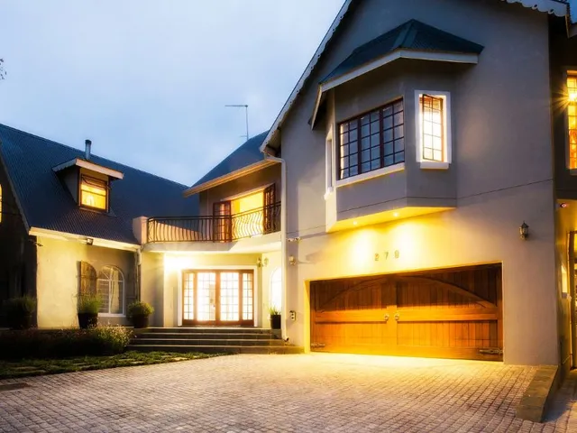 The Browns' - Luxury Suites