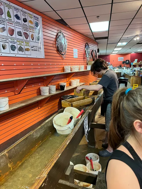 R & R Indoor Gem Mine