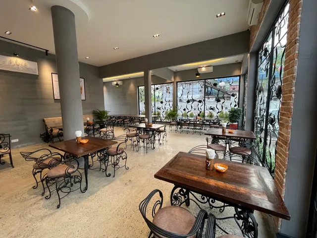 ភោជនីយដ្ឋាន 103 Café Restaurant (Kompong Som Branch)