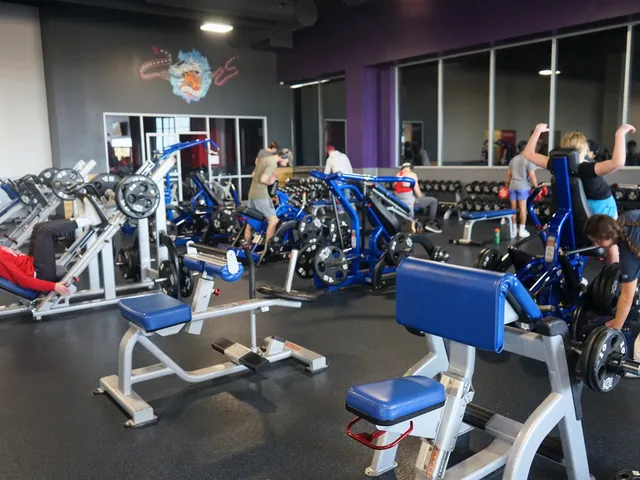 Crunch Fitness - Kenwood