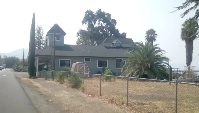 The Lakefront House BnB