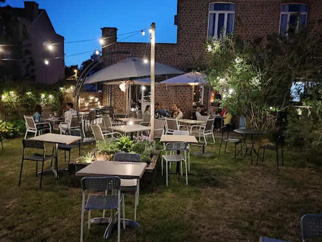 Chez Pierre & Claude (Anciennement Restaurant L'Hôtel De La Gare)