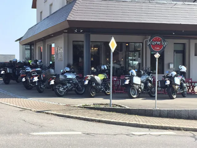 Warm Up Café