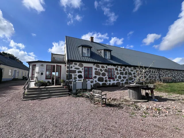 Munkagården B&B, Undantaget