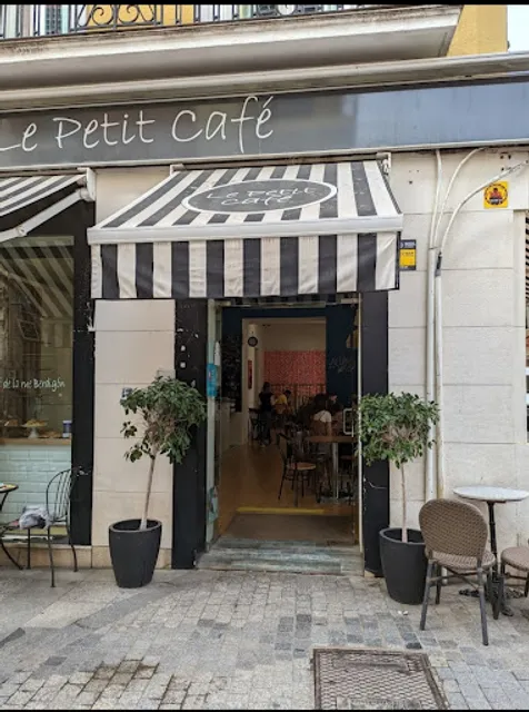 Le Petit Café