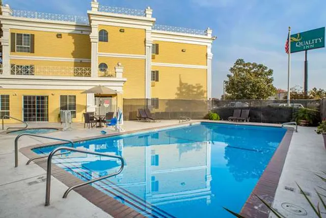 Quality Inn & Suites Tulare