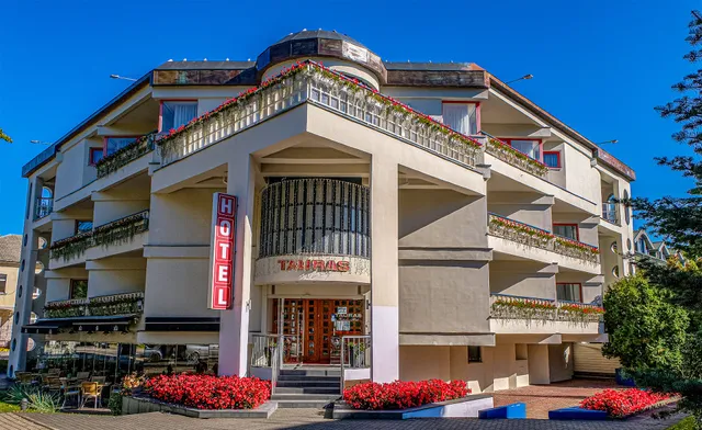 “Tauras Center Hotel”