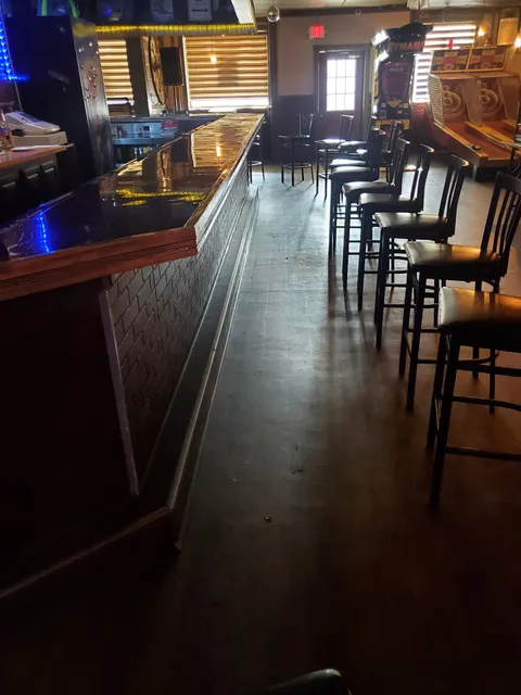 Holley's Restaurant & Lounge