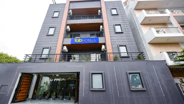 FabHotel Naina Residency