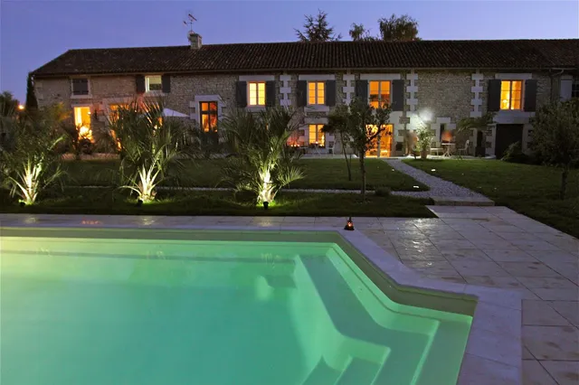 Chambres d hôtes de charme avec piscine " Le Chai de Villiers "