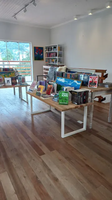 AMORES - Livraria & Cafeteria