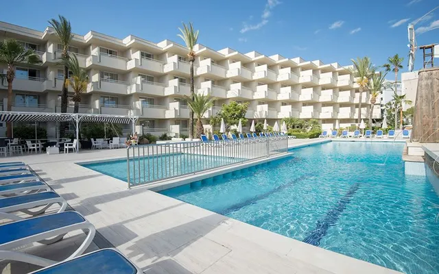 Globales Cala Bona Suites