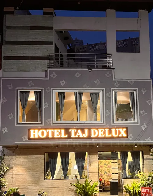 HOTEL TAJ DELUXE
