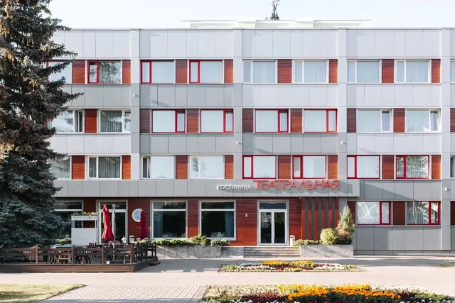 Teatral'naya, Gostinitsa