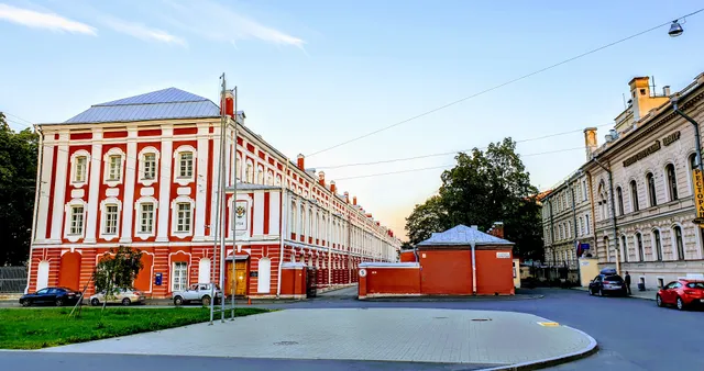 Zdaniye Dvenadtsati Kollegiy