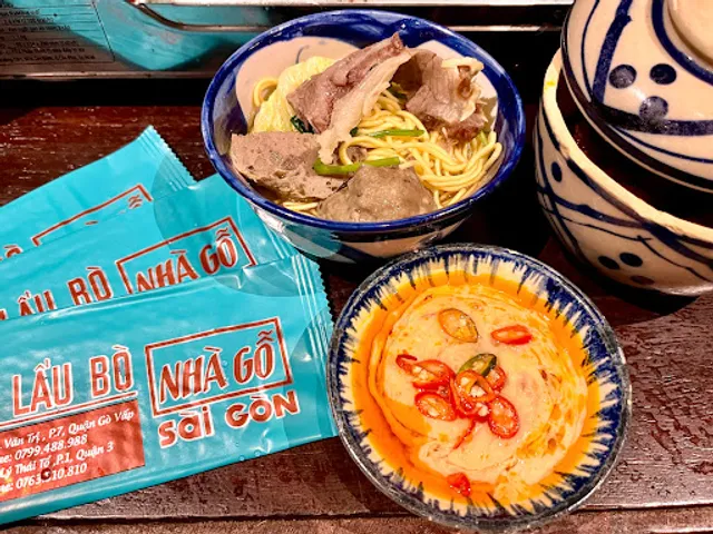 Lẩu bò Nhà gỗ - Sài Gòn