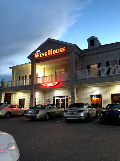 WingHouse Bar & Grill