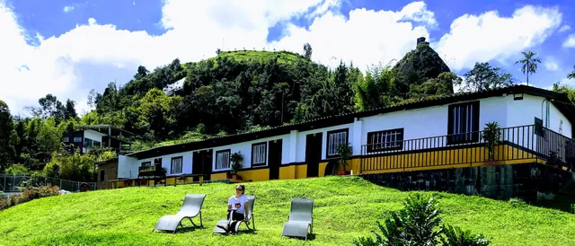 Hotel Mall Aguas Abiertas