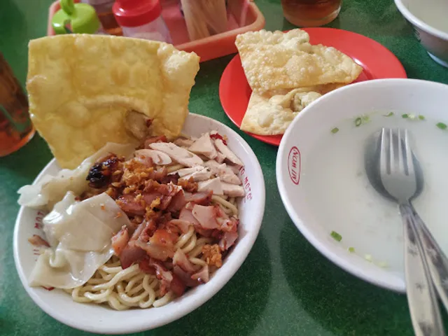 Pangsit Mie Sulawesi - Warkop Fat Heng