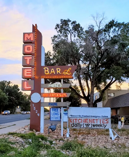 Bar L Motel