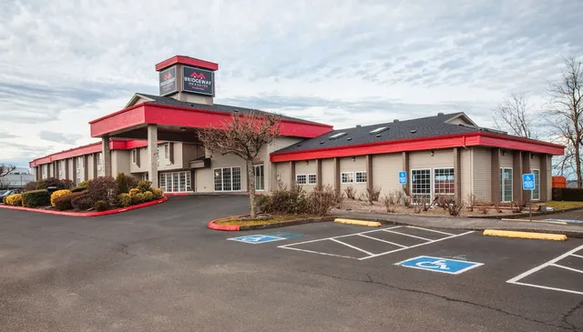 Bridgeway Inn & Suites Portland Airport