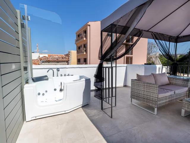 Metropolitan Pearl Boutique Hotel