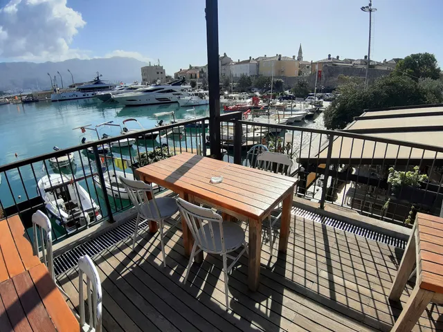 Old Fisherman's Pub