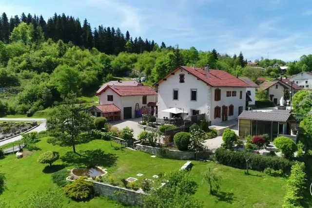 Gîte des Monts Jura : 4 chambres 12 à 14 personnes - vue panoramique